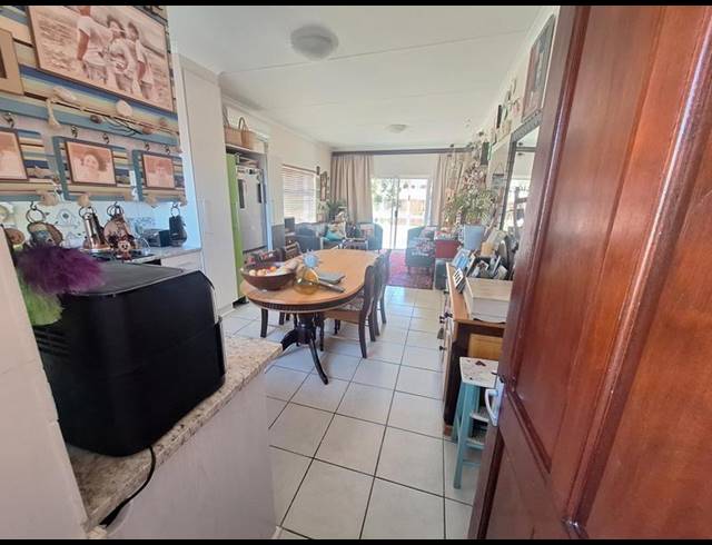 2 BEDROOM APARTMENT FOR SALE IN ISLAND VIEW